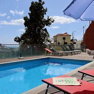 https://villas-quinta-da-lapa-ii.madeira-islandshotels.com